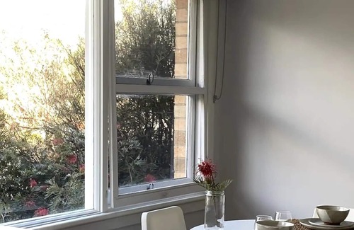 Albury Apartment | Sunny & Spacious 2 Bedroom Central Unit