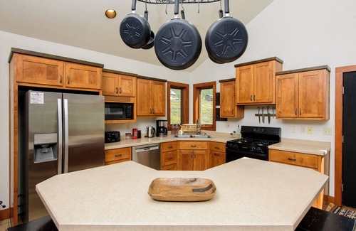 Crested Butte South House | Sunny & Spacious Mountain Getaway. Close to Trail, Bus, Coffee, Food in CB South