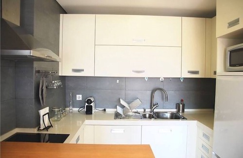 Santa Isabel Apartment | Sunny studio with a city view