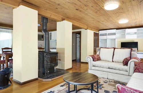 Pascoe Vale House | Sunny Suburbia Retreat Decked Out for Fun