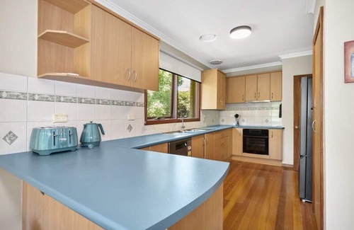 Pascoe Vale House | Sunny Suburbia Retreat: Decked Out for Fun
