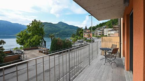 Melide Apartment | Sunny Suite with lake view