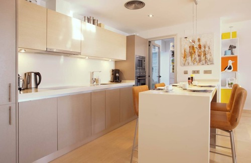 Ojen Apartment | Sunny Terrace Apartment