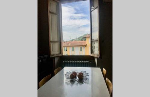 Santo Spirito Apartment | Sunny top floor in San Frediano