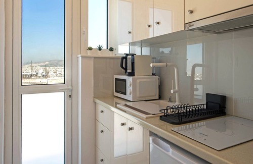 Kypseli Apartment | Sunny Topfloor Studio with amazing City-View