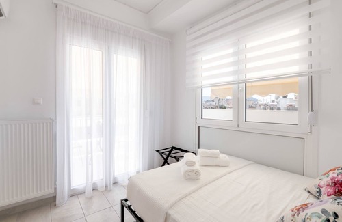 Kypseli Apartment | Sunny Topfloor Studio with amazing City-View