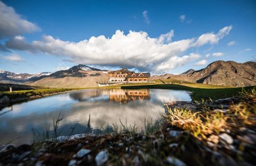 Valfurva Hotel | Sunny Valley Mountain Lodge