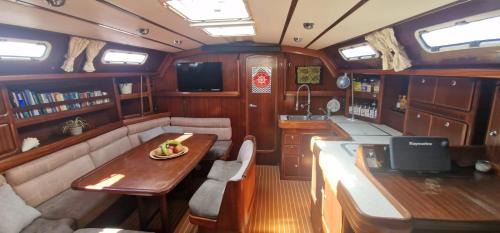 Nombre de Dios Boat Rental | Sunny, velero espacioso
