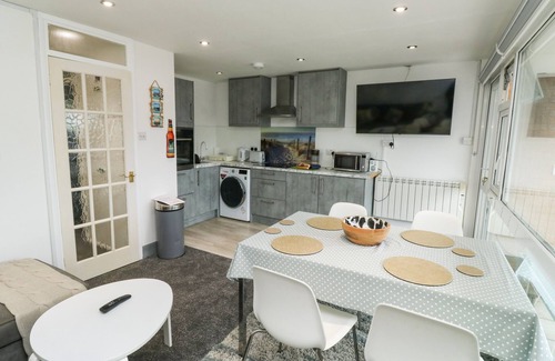 Dawlish Warren Cottage | SUNNY VIEW, family friendly in Dawlish Warren