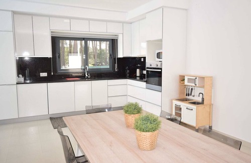 Caldas da Rainha Villa | Sunny Villa Near Óbidos w/Beaches