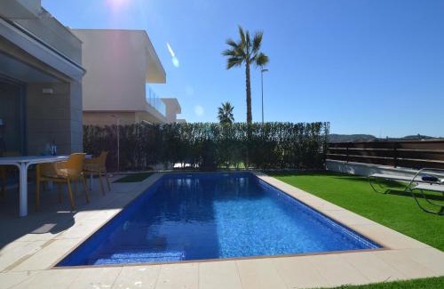 Lo Rufete Villa | Sunny Villa with Fenced Garden