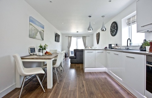 Exmouth Apartment | Sunnymead Penthouse, Exmouth - an apartment that sleeps 4 guests in 2 bedrooms