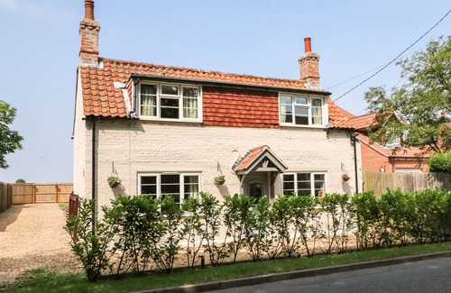 Sleaford Cottage | SUNNYSIDE COTTAGE, pet friendly, with a garden in Swaton
