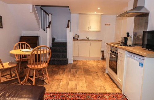 Husthwaite Cottage | SUNNYSIDE GARDEN COTTAGE, pet friendly, with a garden in Husthwaite
