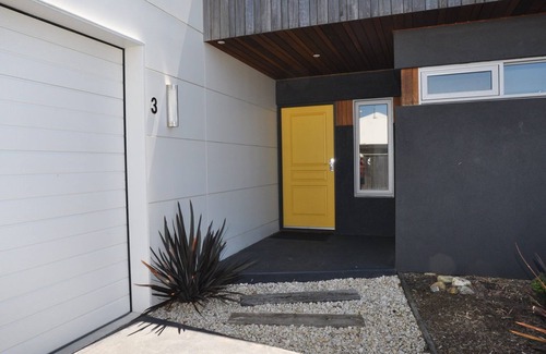 Inverloch House | Sunnyside - Surf Side, Linen and Wifi included