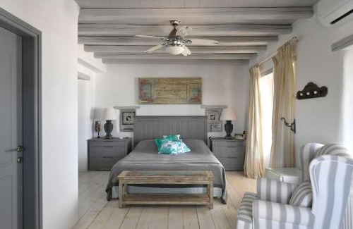 Paros House | SUNRAY Paros Beach front 2 bedroom house next to kite sports