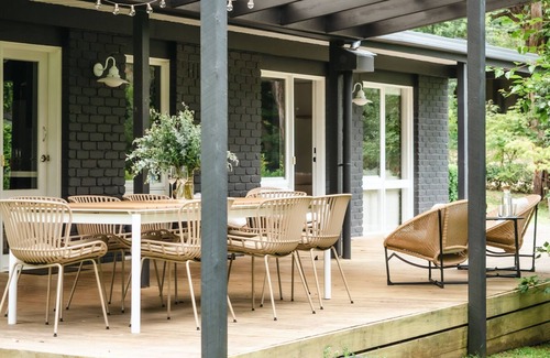 Red Hill House | SunRey Retreat - Escape to a peaceful and private oasis.
