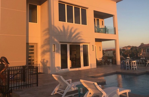 Ormond Beach Plaza House | “Sunrise Memories“ Beachfront Pool Paradise.