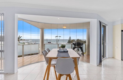 Malua Bay House | Sunrise on the Bay. Panoramic views, walk to beach.