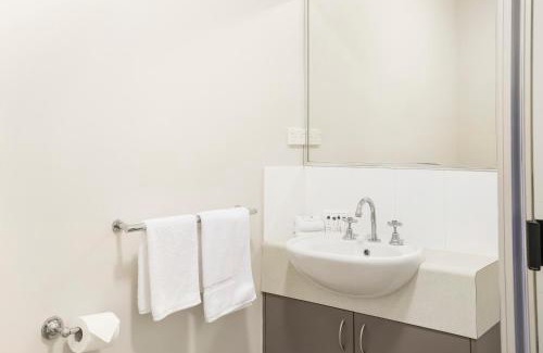 Cairns North Apartment | Sunrise Palms - Resort-style Escape by the Esplanade