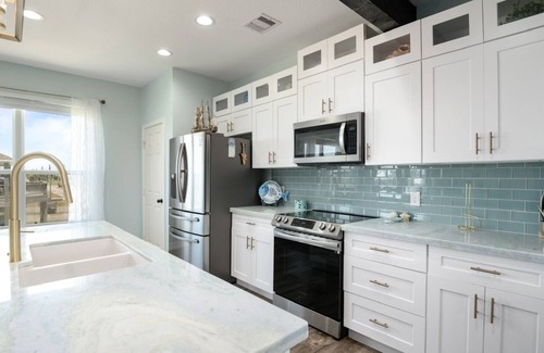 Crystal Beach House | Sunrise Paradise 3 Bedroom Home by RedAwning