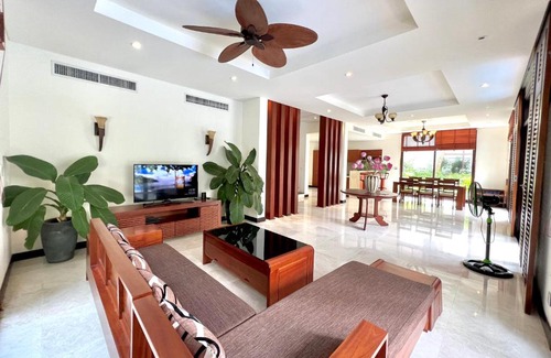 Ngu Hanh Son Villa | Sunrise Pool Villa-3BR Free Pick Up