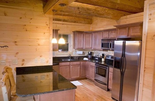 Almond Cabin | Sunrise Ridge - Free Train Tours + Cabin + Stunning Views/Deck + Close to