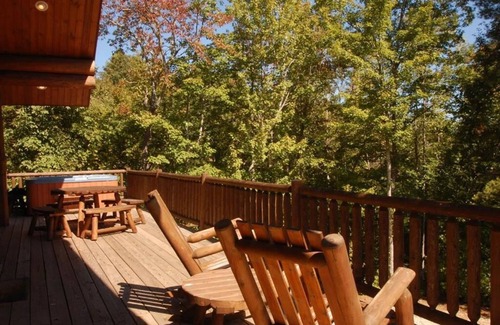 Almond Cabin | Sunrise Ridge - Free Train Tours + Cabin + Stunning Views/Deck + Close to