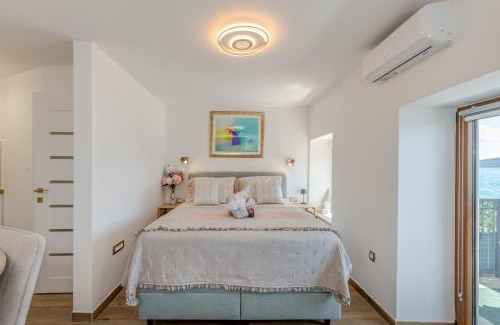 Kastel Kambelovac Apartment | Sunrise Seaview Studio