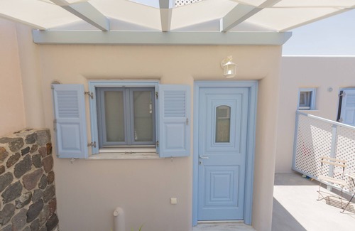 Perivolos Apartment | Sunrise Studio Santorini