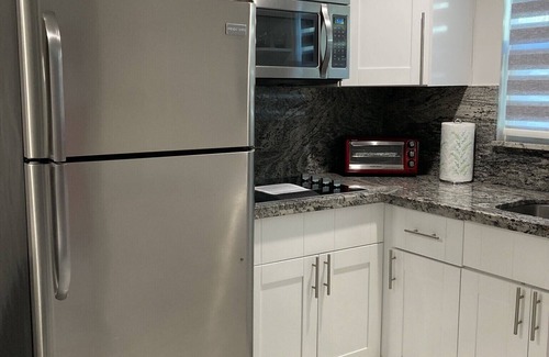 Royal Poinciana Condo | Sunrise @The Oasis in Hollywood, FL (2 miles to the beach)