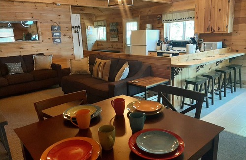 Bangor Cabin | Sunrise Views Cabin with AC, Game Room & Bar