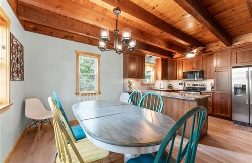 Omaha Cabin | SunRiseViews BirdWatch TableRockLake HotTub FirePit TreeHouse Branson Big Cedar