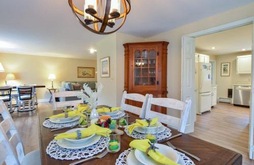 Eastham House | Sunroom Mins to Beaches Views of Marsh