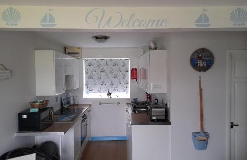 Sandown Ski Chalet | Sunset 128 Sandown Bay Holiday Centre Generous Ferry Saving!