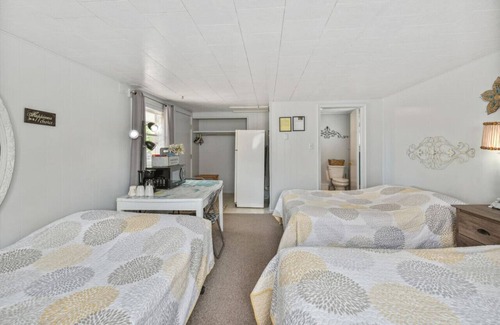 Hudson Hotel | Sunset Acres Motel - Room 1