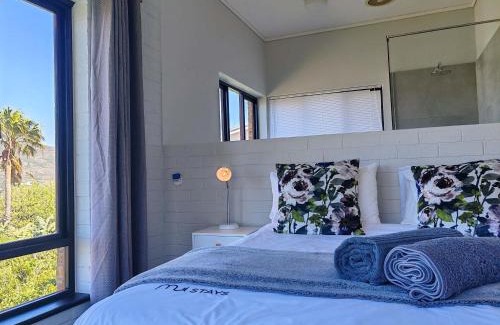 Scott Estate House | Sunset Bay Stay