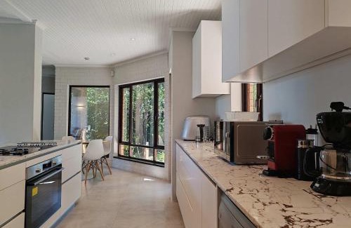 Scott Estate House | Sunset Bay Stay