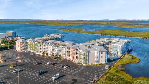 Chincoteague House | Sunset Bay Villa 221 - Waterfront, Pool, Gym!