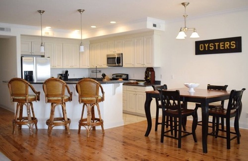 Chincoteague Condo | Sunset Bay Villa 315-WATERFRONT! Pool and Fishing Dock