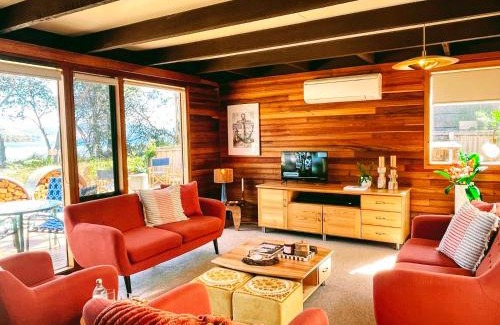 Garden Island Creek House | Sunset Beach Villa - Beach front home situated on the Huon River - Sleeps 8