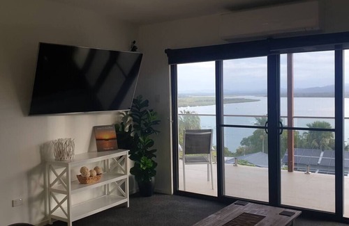 Seventeen Seventy Apartment | Sunset Beach House 1770 Level 3