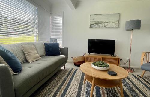 Soldiers Point House | Sunset Beach House 100mtrs to the Beach 3 Bedroom