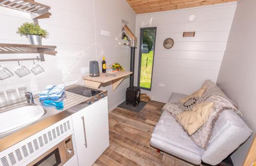 Barnstaple House | Sunset Cabins - Studio Pod-Sleeps 3-TJSSSC