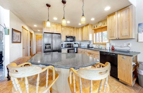 Fraser Ski Chalet | Sunset Chalet - 3Bed, Loft, 2Bath - Sleeps up to 12