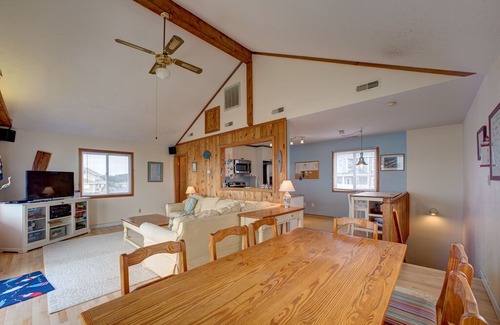 Brigands' Bay House | Sunset Club - Relaxing 3 Bedroom SoundFront Home in Frisco