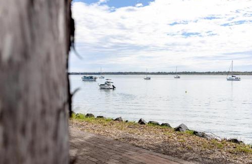 Traviston House | Sunset Cottage on the Burrum River