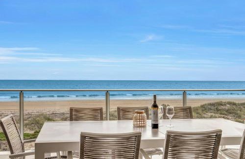 Moana Apartment | 'Sunset Delight' Hamptons-style Beachfront Living
