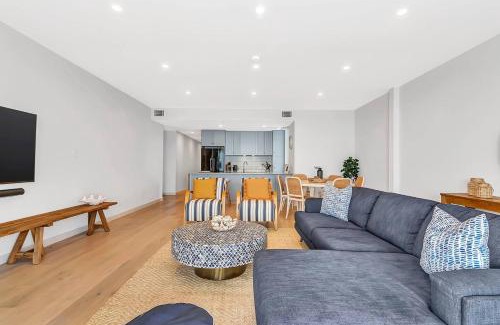 Moana Apartment | 'Sunset Delight' Hamptons-style Beachfront Living