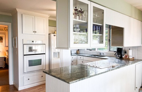 Harbor Springs House | Sunset Landing - Private Sandy Beach, Lamkin Drive 3 BD, 2 BATH (Sleeps 6)
